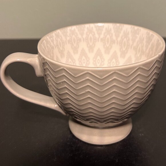 Two (2) SIGNATURE HOUSEWARES Mauve Gray Textured Embossed Pedestal Footed Cups - Picture 6 of 15